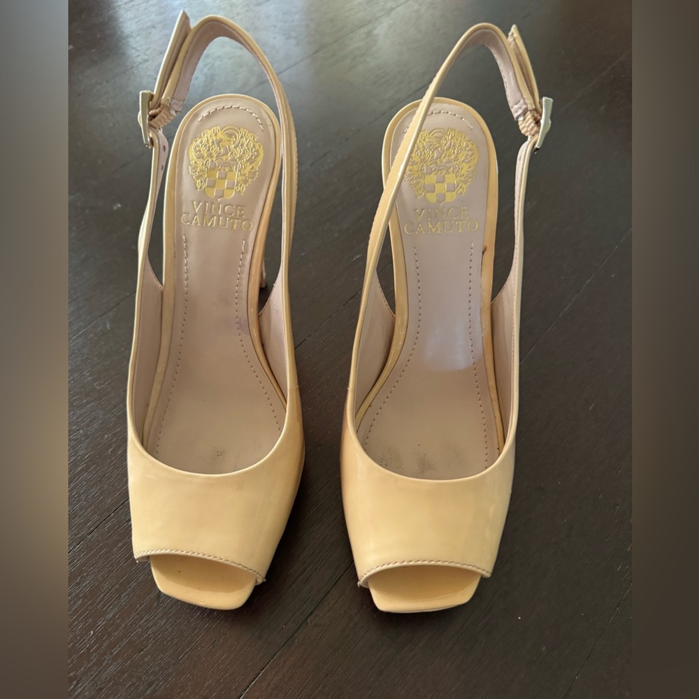 Vince Camuto Halca